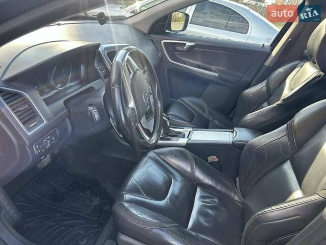 Синий Вольво ХС60, объемом двигателя 2.4 л и пробегом 221 тыс. км за 18500 $, фото 4 на Automoto.ua