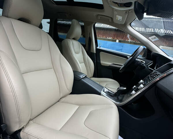 Синий Вольво ХС60, объемом двигателя 2.4 л и пробегом 223 тыс. км за 13850 $, фото 9 на Automoto.ua