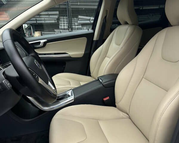 Синий Вольво ХС60, объемом двигателя 2.4 л и пробегом 223 тыс. км за 13850 $, фото 8 на Automoto.ua