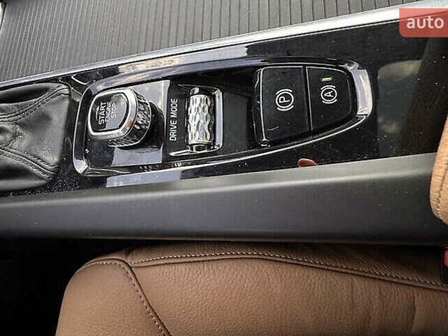 Вольво ХС60 2017 в Львове на Automoto.ua Синий Вольво ХС60, объемом двигателя 1.97 л и пробегом 73 тыс. км за 24400 $, фото 15 на Automoto.ua