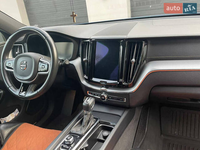 Синій Вольво ХС60, об'ємом двигуна 1.97 л та пробігом 102 тис. км за 35000 $, фото 5 на Automoto.ua
