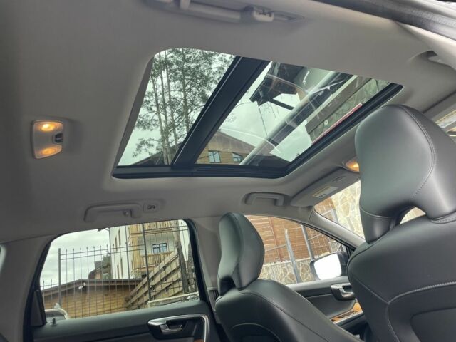 Синій Вольво ХС60, об'ємом двигуна 2 л та пробігом 145 тис. км за 21000 $, фото 15 на Automoto.ua