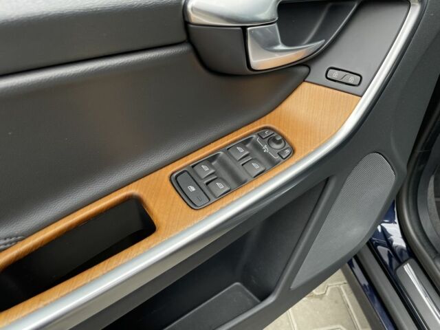 Синій Вольво ХС60, об'ємом двигуна 2 л та пробігом 145 тис. км за 21000 $, фото 6 на Automoto.ua