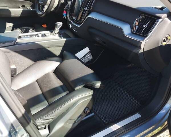 Синий Вольво ХС60, объемом двигателя 1.97 л и пробегом 140 тыс. км за 33300 $, фото 4 на Automoto.ua