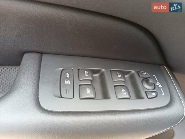 Синий Вольво ХС60, объемом двигателя 1.97 л и пробегом 82 тыс. км за 33000 $, фото 38 на Automoto.ua