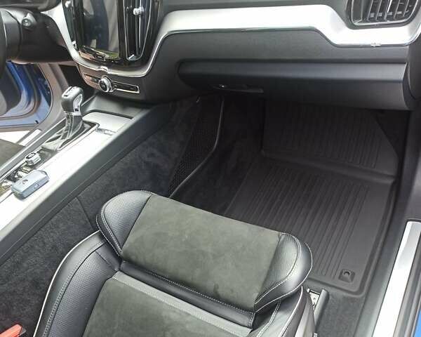 Синий Вольво ХС60, объемом двигателя 1.97 л и пробегом 82 тыс. км за 33000 $, фото 55 на Automoto.ua