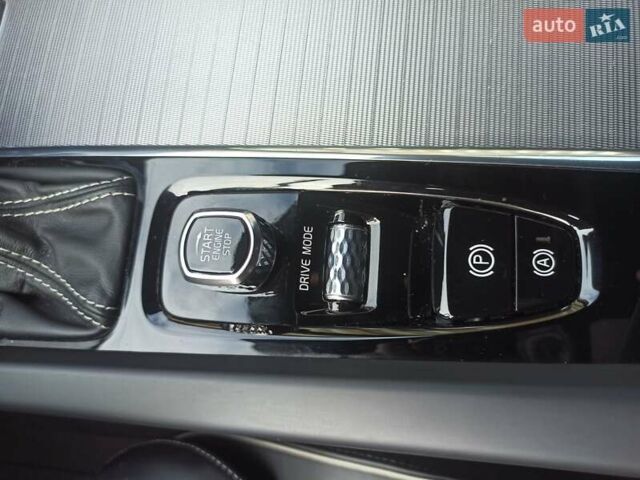 Синий Вольво ХС60, объемом двигателя 1.97 л и пробегом 82 тыс. км за 33000 $, фото 33 на Automoto.ua