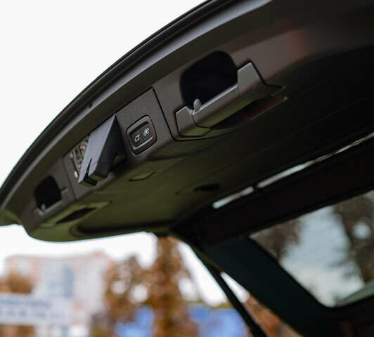 Синий Вольво ХС60, объемом двигателя 1.97 л и пробегом 64 тыс. км за 39000 $, фото 4 на Automoto.ua