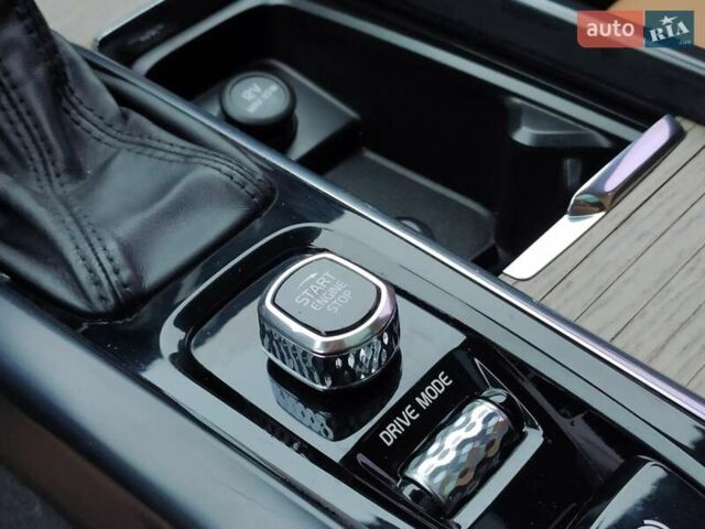 Синий Вольво ХС60, объемом двигателя 1.97 л и пробегом 77 тыс. км за 31900 $, фото 40 на Automoto.ua