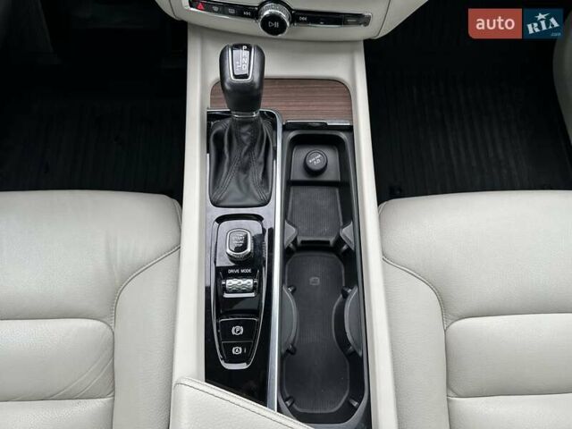 Синій Вольво ХС60, об'ємом двигуна 2 л та пробігом 192 тис. км за 28000 $, фото 24 на Automoto.ua