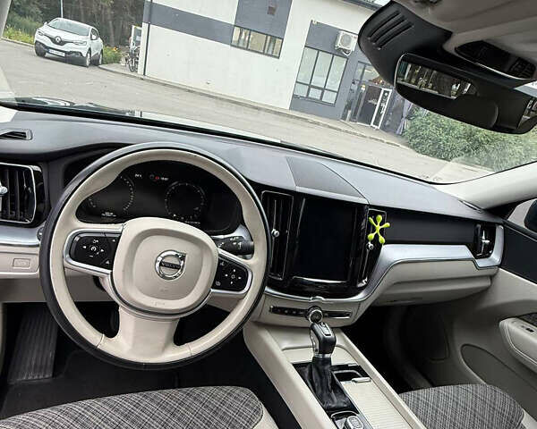 Синий Вольво ХС60, объемом двигателя 1.97 л и пробегом 229 тыс. км за 27700 $, фото 7 на Automoto.ua