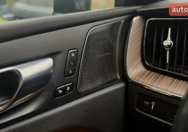 Синий Вольво ХС60, объемом двигателя 2 л и пробегом 49 тыс. км за 37000 $, фото 8 на Automoto.ua