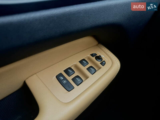 Синий Вольво ХС60, объемом двигателя 2 л и пробегом 49 тыс. км за 37000 $, фото 9 на Automoto.ua