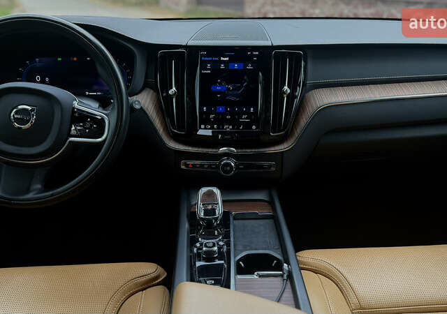 Синий Вольво ХС60, объемом двигателя 2 л и пробегом 49 тыс. км за 37000 $, фото 6 на Automoto.ua