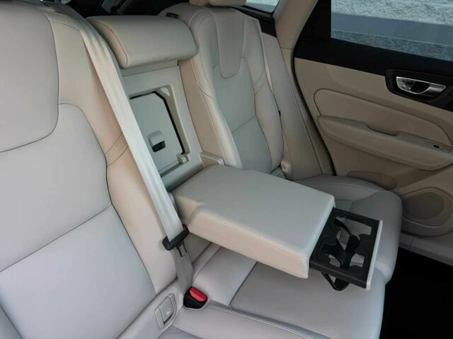 Вольво ХС60 2023 в Киеве на Automoto.ua Синий Вольво ХС60, объемом двигателя 0 л и пробегом 28 тыс. км за 30600 $, фото 14 на Automoto.ua