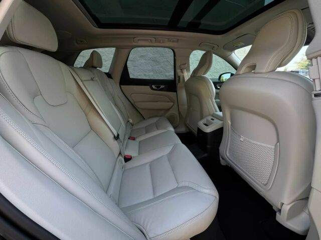 Вольво ХС60 2023 в Киеве на Automoto.ua Синий Вольво ХС60, объемом двигателя 0 л и пробегом 28 тыс. км за 30600 $, фото 15 на Automoto.ua