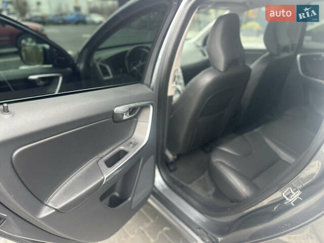 Зелений Вольво ХС60, об'ємом двигуна 2 л та пробігом 228 тис. км за 13999 $, фото 9 на Automoto.ua