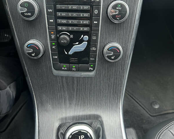 Зелений Вольво ХС60, об'ємом двигуна 2 л та пробігом 228 тис. км за 13999 $, фото 12 на Automoto.ua