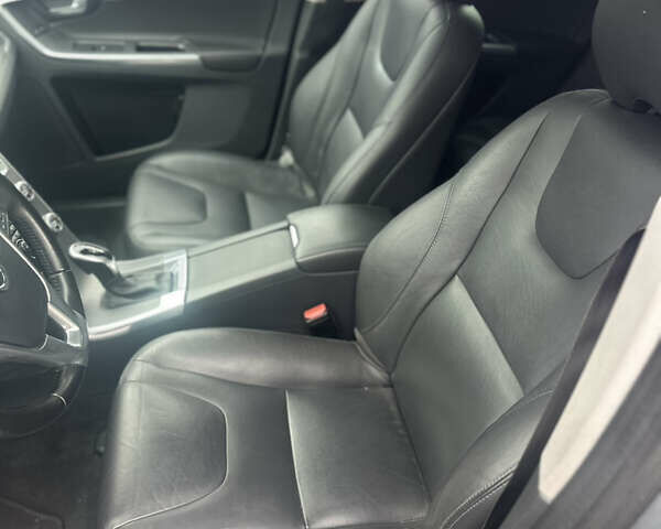 Зелений Вольво ХС60, об'ємом двигуна 2 л та пробігом 228 тис. км за 13999 $, фото 7 на Automoto.ua