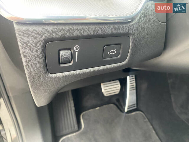 Зеленый Вольво ХС60, объемом двигателя 2 л и пробегом 283 тыс. км за 28888 $, фото 81 на Automoto.ua