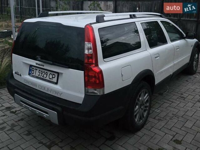 Белый Вольво ХС70, объемом двигателя 2.4 л и пробегом 345 тыс. км за 8000 $, фото 1 на Automoto.ua
