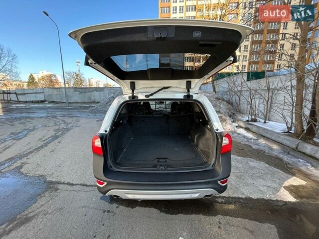 Білий Вольво ХС70, об'ємом двигуна 2.4 л та пробігом 267 тис. км за 11700 $, фото 19 на Automoto.ua