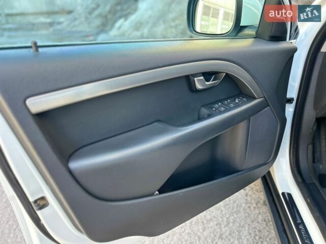 Білий Вольво ХС70, об'ємом двигуна 2.4 л та пробігом 267 тис. км за 11700 $, фото 12 на Automoto.ua