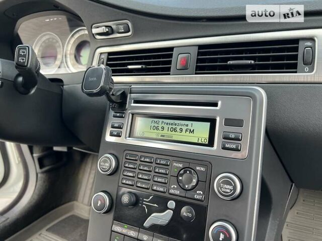 Белый Вольво ХС70, объемом двигателя 2.4 л и пробегом 244 тыс. км за 12790 $, фото 56 на Automoto.ua