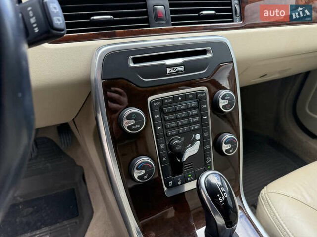 Белый Вольво ХС70, объемом двигателя 3 л и пробегом 227 тыс. км за 16500 $, фото 47 на Automoto.ua