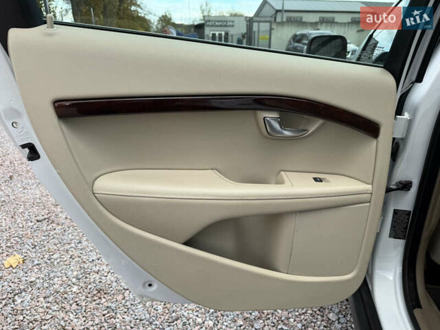 Белый Вольво ХС70, объемом двигателя 3 л и пробегом 227 тыс. км за 16500 $, фото 52 на Automoto.ua