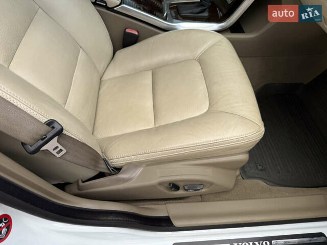 Белый Вольво ХС70, объемом двигателя 3 л и пробегом 227 тыс. км за 16500 $, фото 65 на Automoto.ua