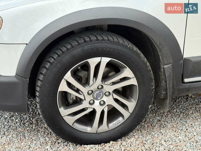 Белый Вольво ХС70, объемом двигателя 3 л и пробегом 227 тыс. км за 16500 $, фото 5 на Automoto.ua