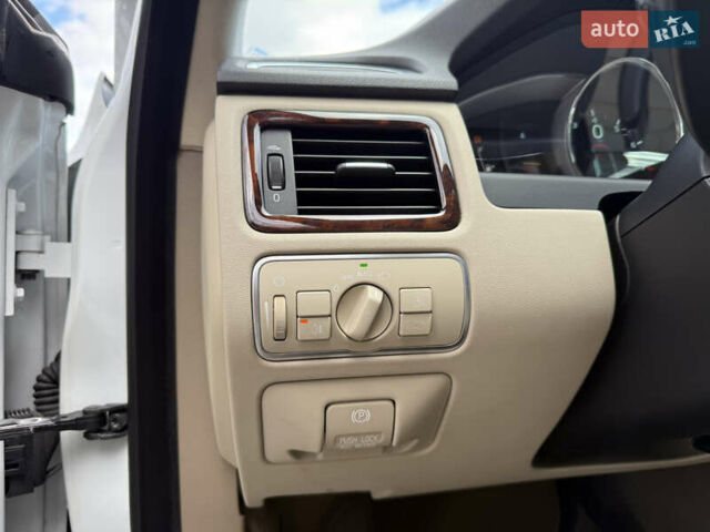 Белый Вольво ХС70, объемом двигателя 3 л и пробегом 227 тыс. км за 16500 $, фото 40 на Automoto.ua