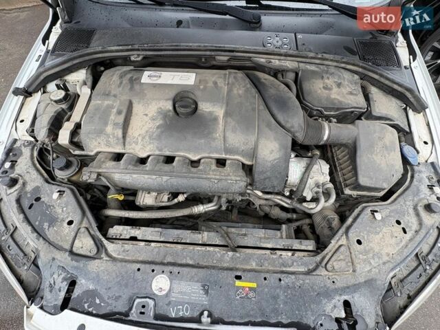 Білий Вольво ХС70, об'ємом двигуна 3 л та пробігом 228 тис. км за 14999 $, фото 33 на Automoto.ua