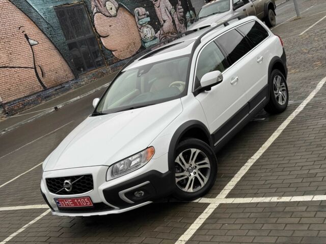 Белый Вольво ХС70, объемом двигателя 2 л и пробегом 135 тыс. км за 15999 $, фото 1 на Automoto.ua