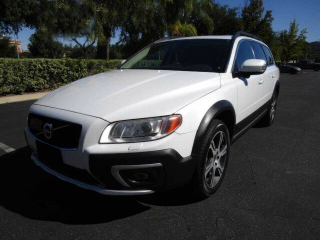 Белый Вольво ХС70, объемом двигателя 3.2 л и пробегом 74 тыс. км за 7350 $, фото 2 на Automoto.ua