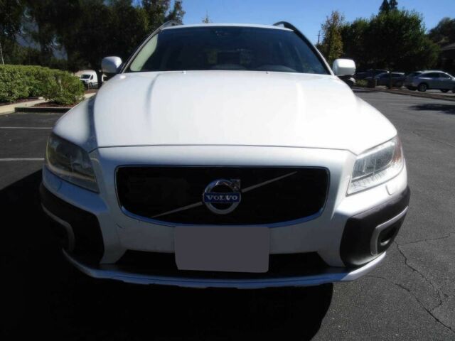 Белый Вольво ХС70, объемом двигателя 3.2 л и пробегом 74 тыс. км за 7350 $, фото 1 на Automoto.ua