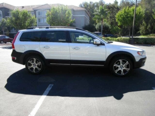 Белый Вольво ХС70, объемом двигателя 3.2 л и пробегом 74 тыс. км за 7350 $, фото 3 на Automoto.ua