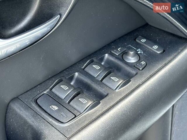 Білий Вольво ХС70, об'ємом двигуна 2.4 л та пробігом 289 тис. км за 18200 $, фото 60 на Automoto.ua