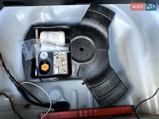 Білий Вольво ХС70, об'ємом двигуна 2.4 л та пробігом 289 тис. км за 18200 $, фото 89 на Automoto.ua