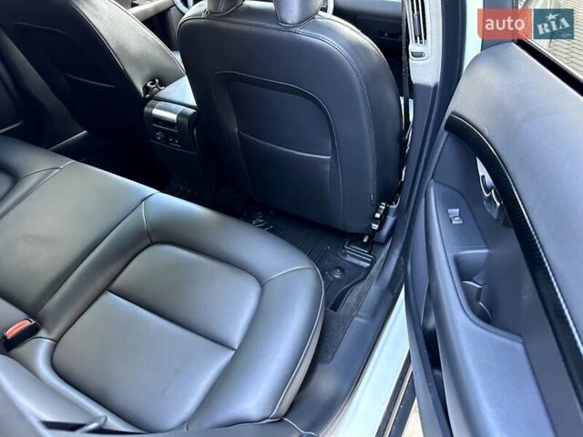 Білий Вольво ХС70, об'ємом двигуна 2.4 л та пробігом 289 тис. км за 18200 $, фото 90 на Automoto.ua