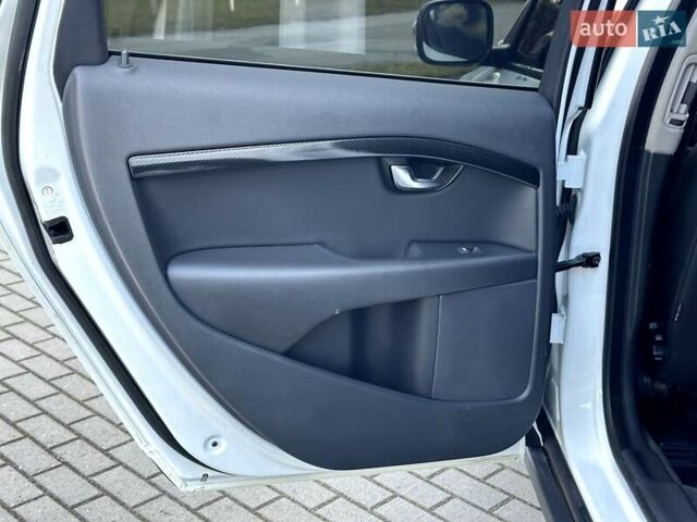 Білий Вольво ХС70, об'ємом двигуна 2.4 л та пробігом 289 тис. км за 18200 $, фото 76 на Automoto.ua