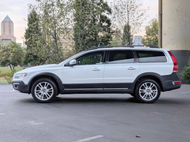 Білий Вольво ХС70, об'ємом двигуна 2.5 л та пробігом 76 тис. км за 9000 $, фото 2 на Automoto.ua