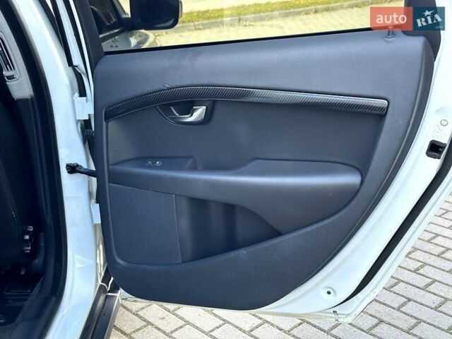 Білий Вольво ХС70, об'ємом двигуна 2.4 л та пробігом 289 тис. км за 18200 $, фото 91 на Automoto.ua