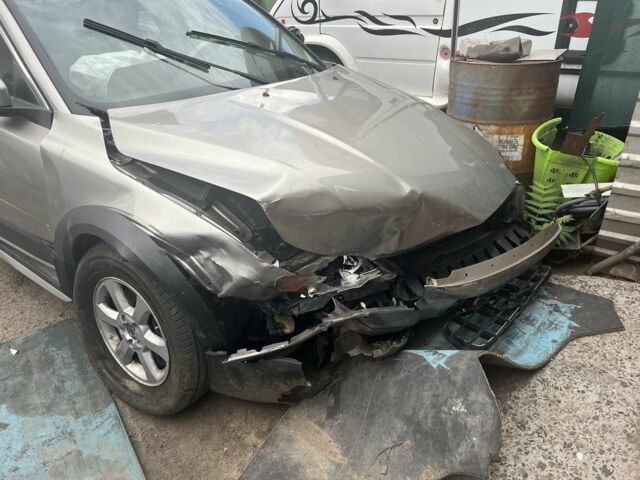 Бежевый Вольво ХС70, объемом двигателя 2.4 л и пробегом 350 тыс. км за 4444 $, фото 3 на Automoto.ua