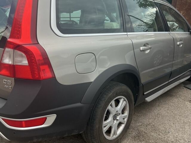 Бежевый Вольво ХС70, объемом двигателя 2.4 л и пробегом 350 тыс. км за 4444 $, фото 6 на Automoto.ua