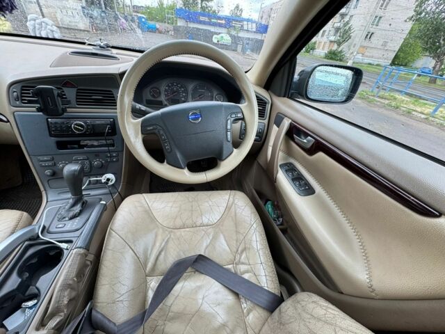 Черный Вольво ХС70, объемом двигателя 2.4 л и пробегом 178 тыс. км за 3600 $, фото 5 на Automoto.ua