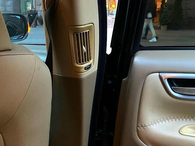 Чорний Вольво ХС70, об'ємом двигуна 2.4 л та пробігом 328 тис. км за 8000 $, фото 12 на Automoto.ua