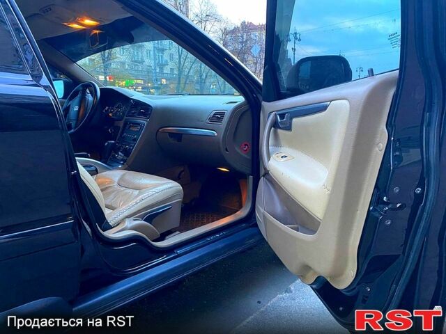 Чорний Вольво ХС70, об'ємом двигуна 2.4 л та пробігом 328 тис. км за 8000 $, фото 3 на Automoto.ua