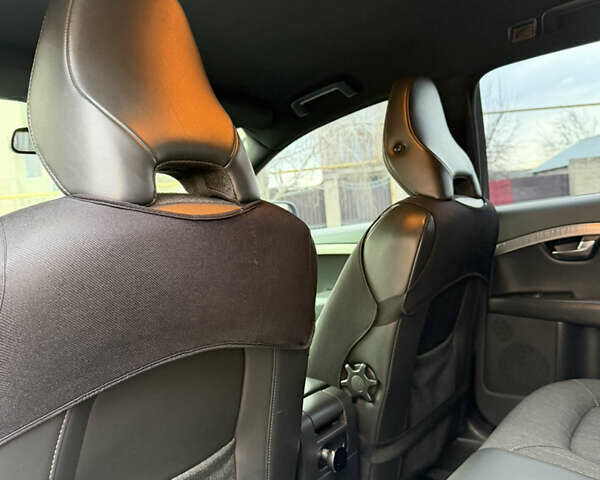 Чорний Вольво ХС70, об'ємом двигуна 2.4 л та пробігом 253 тис. км за 13000 $, фото 8 на Automoto.ua